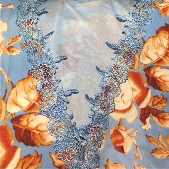 ❣️ Sale was 45$ down sizing ❣️ Floral choker loose fitted dress - Picture 5 of 6